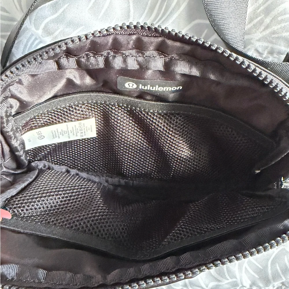 EUC lululemon Black Belt Bag - 1L - Picture 2 of 4